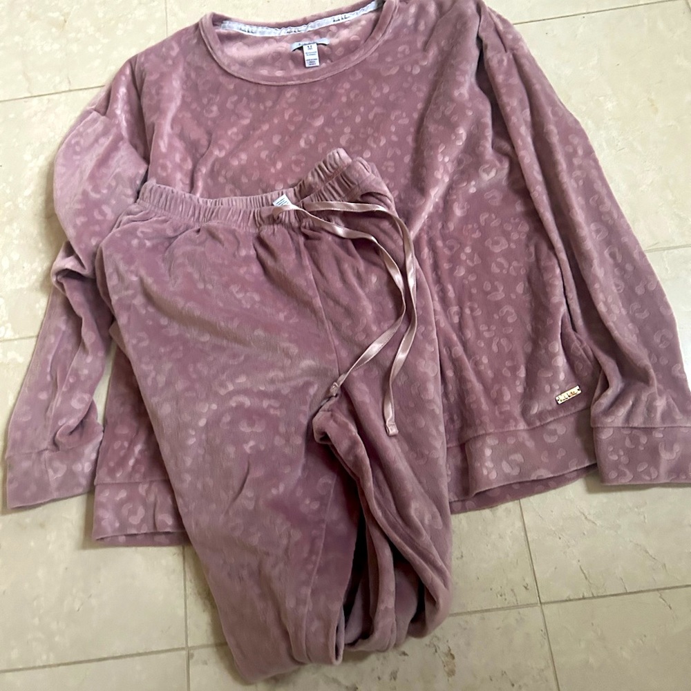 Nicole miller pajama set. plush and soft.